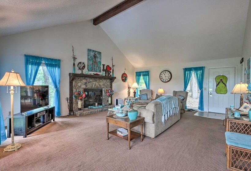 < 1 Mi To The Lake: Osage Beach Home W/ Deck