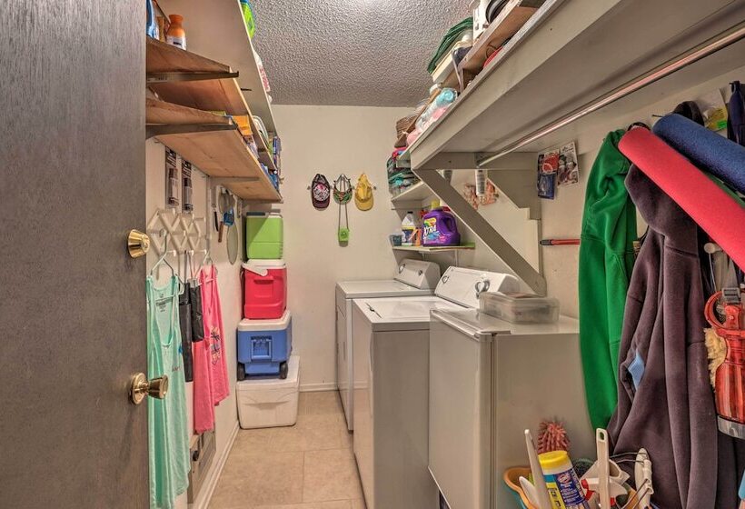 < 1 Mi To The Lake: Osage Beach Home W/ Deck