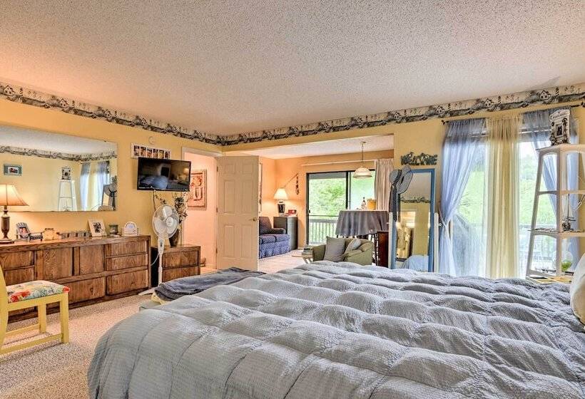 < 1 Mi To The Lake: Osage Beach Home W/ Deck