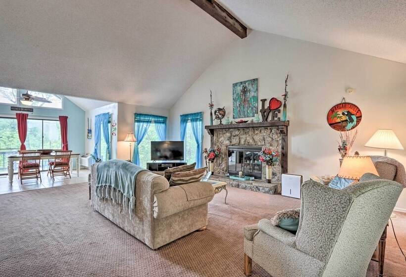 < 1 Mi To The Lake: Osage Beach Home W/ Deck