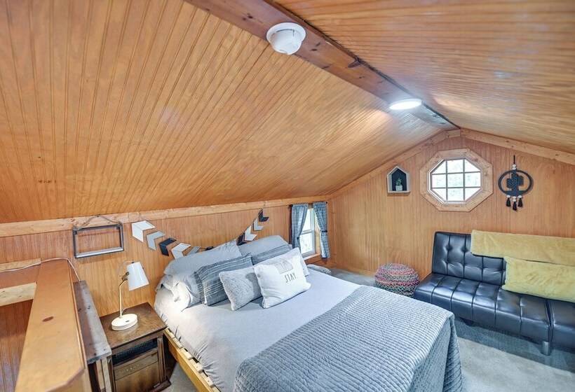 Our Lakeside Retreat W/ Deck On Lake Herrington!