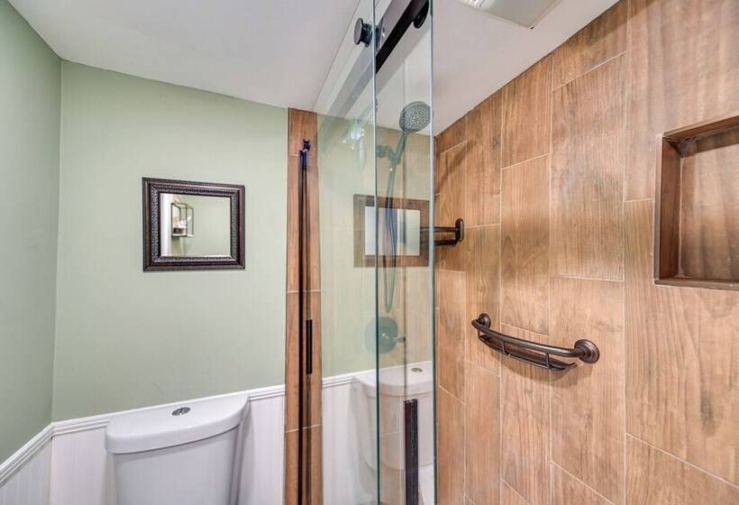 Our Lakeside Retreat W/ Deck On Lake Herrington!