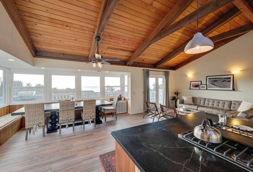 Pacific Coast House W/ Private Hot Tub!