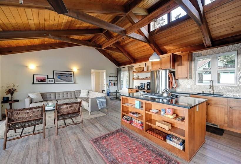 Pacific Coast House W/ Private Hot Tub!