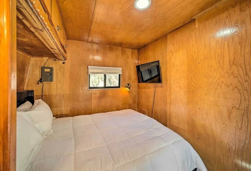 Waterfront Payson Escape W/ Private Hot Tub & Deck