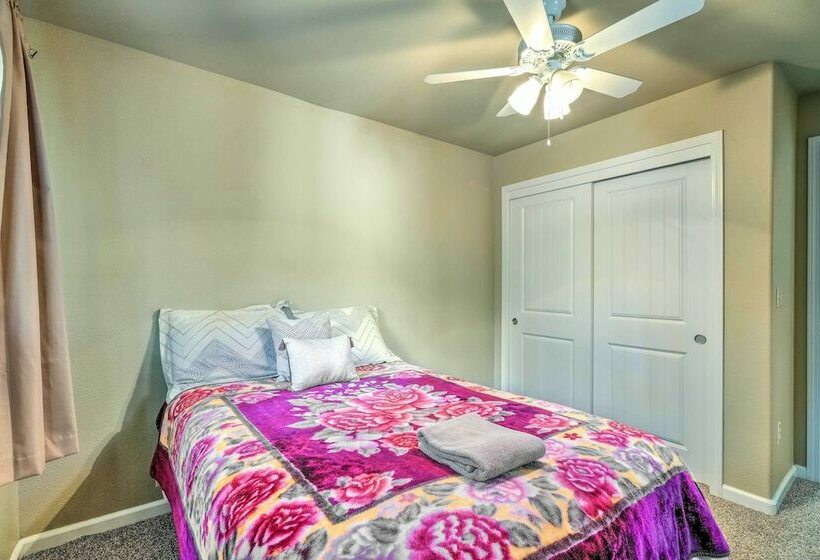 Peaceful Little Doll House Cabin W/ Grill!