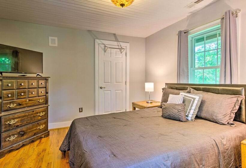 Blue Ridge Mountains Cottage W/ Pergola & Fire Pit