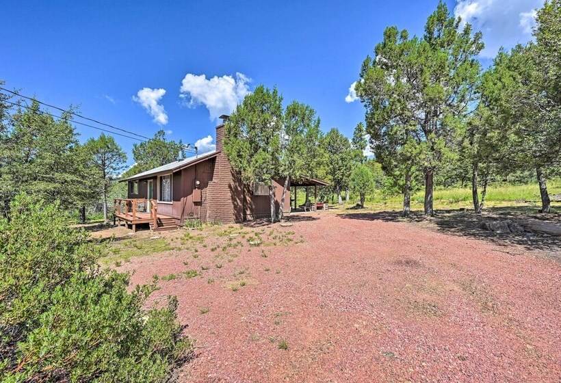 Peaceful Strawberry Cabin: Fire Pit & Hot Tub