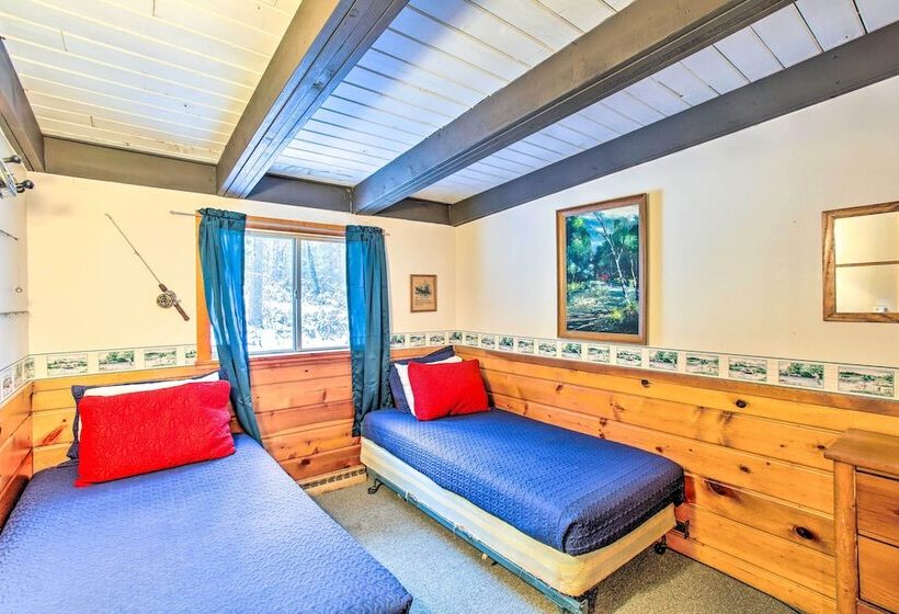 Peaceful Traverse City Cabin ~ 16 Mi To Dtwn!