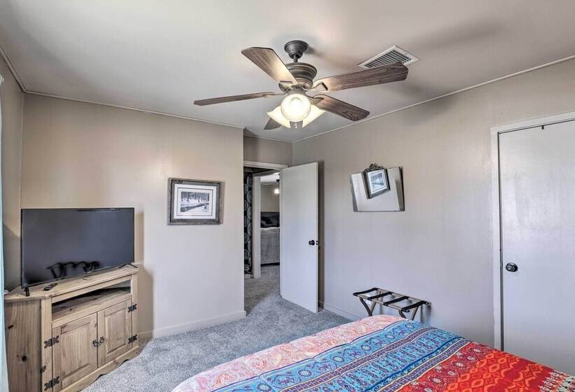 Pet Friendly Abode W/ Yard, Near Outdoor Hotspots!