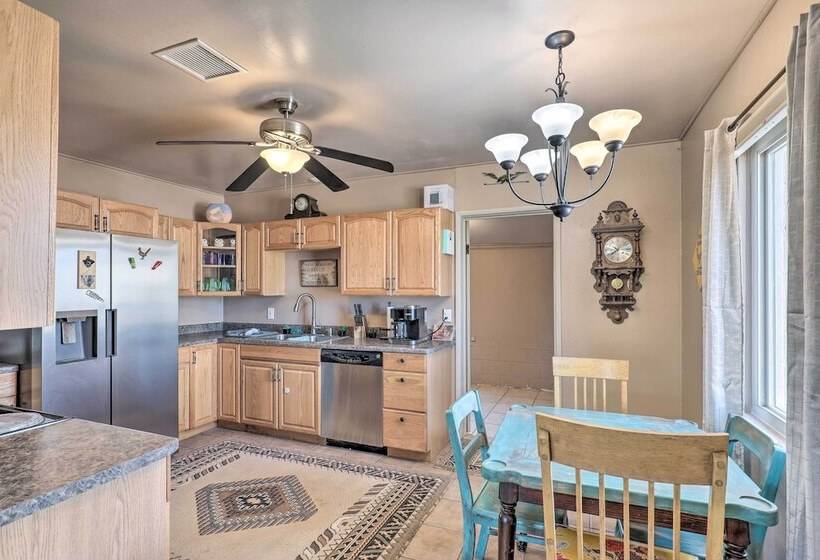 Pet Friendly Abode W/ Yard, Near Outdoor Hotspots!