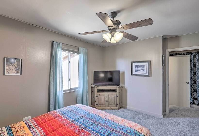 Pet Friendly Abode W/ Yard, Near Outdoor Hotspots!