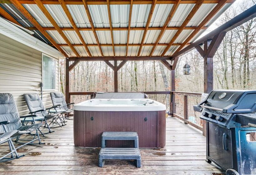 Pet Friendly Home W/ Hot Tub In Broken Bow!