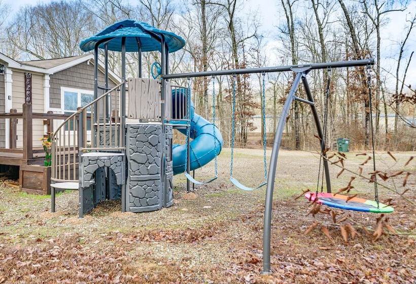 Pet Friendly Home W/ Hot Tub In Broken Bow!