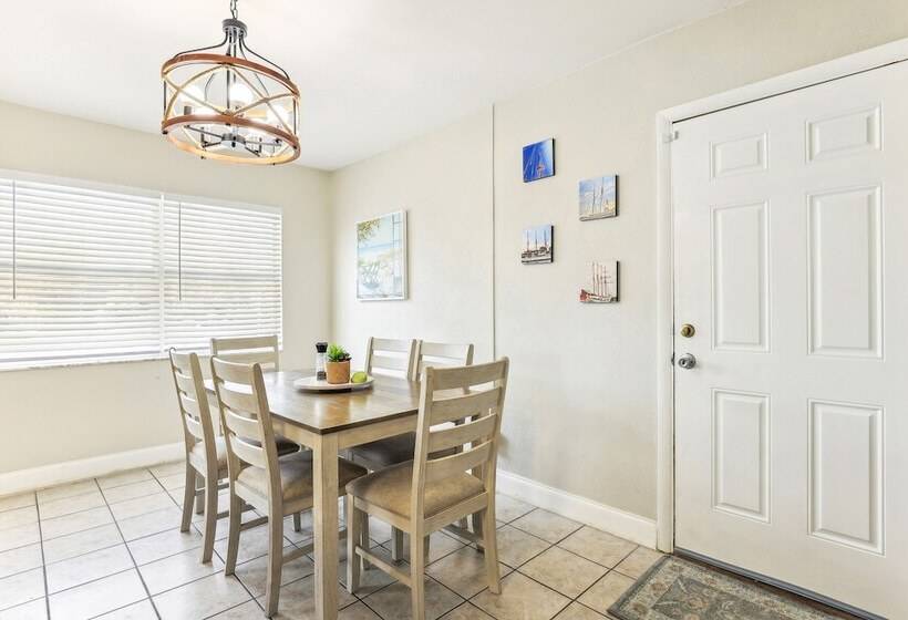 Jensen Beach Home: 1/4 Mi To Beach Access!