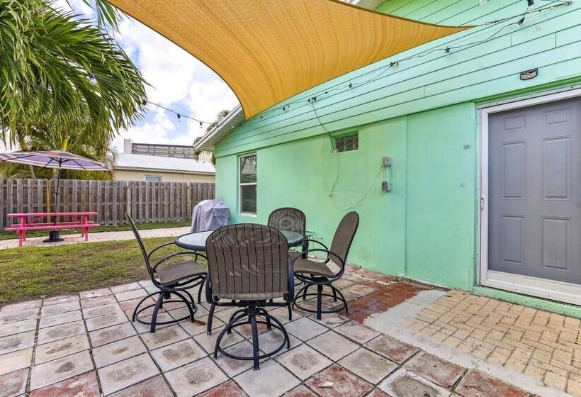 Jensen Beach Home: 1/4 Mi To Beach Access!