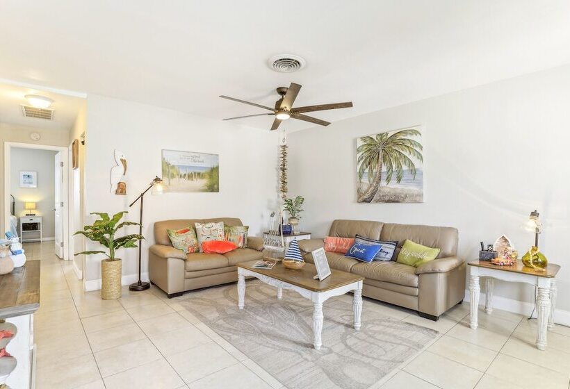 Jensen Beach Home: 1/4 Mi To Beach Access!