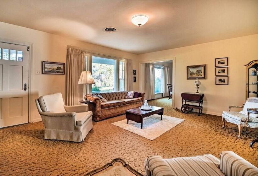 Pet Friendly Navasota Ranch House W/ Arcade!