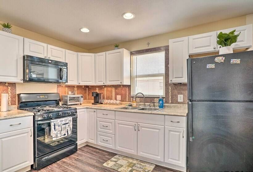 Pet Friendly Sierra Blanca Home In Downtown!