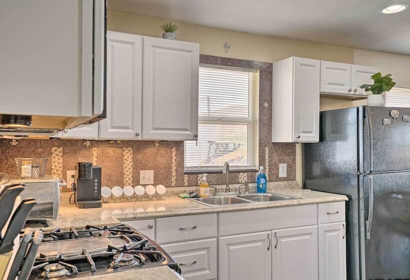 Pet Friendly Sierra Blanca Home In Downtown!