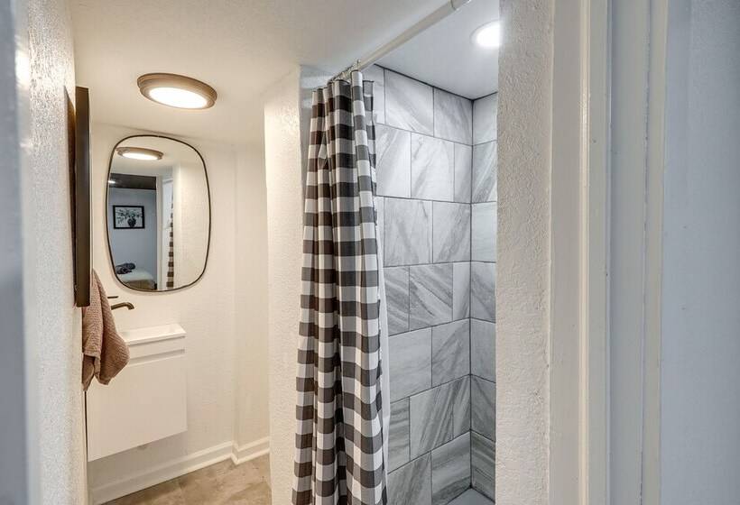 Pet Friendly Wichita Home W/ Deck, Near Dtwn