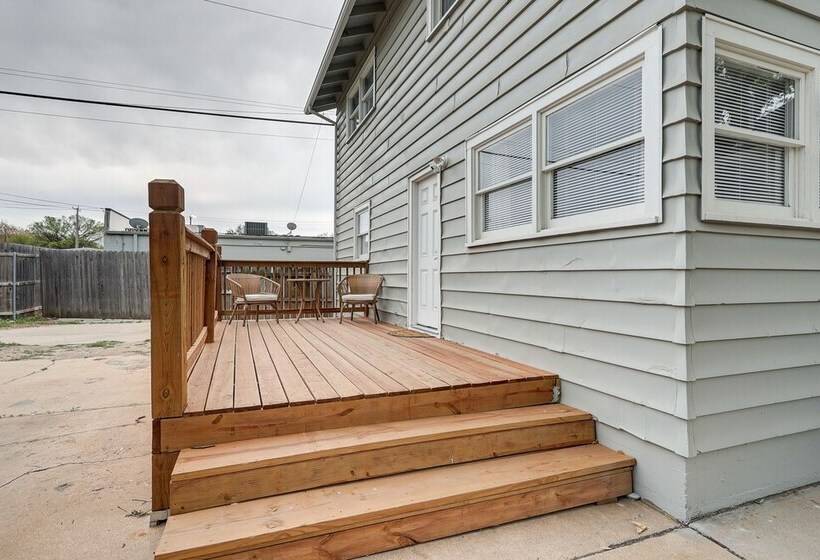 Pet Friendly Wichita Home W/ Deck, Near Dtwn