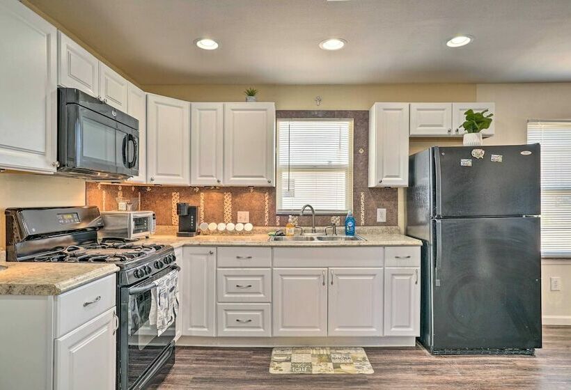 Pet Friendly Sierra Blanca Home In Downtown!