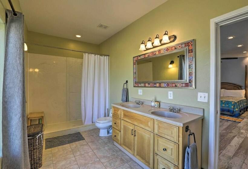 Petfriendly Tucson Oasis With Pool & Game Room!
