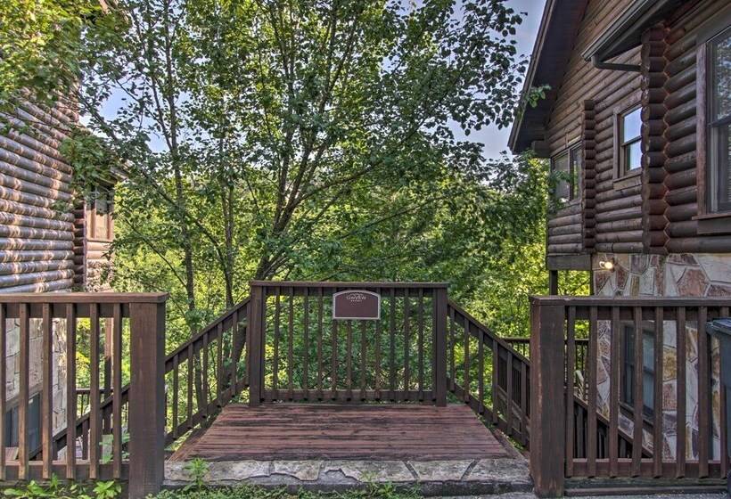 Pigeon Forge Resort Studio Cabin On Dollywood Ln!