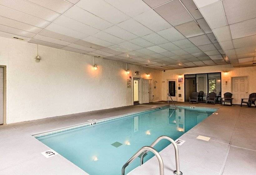 Pigeon Forge Resort Studio Cabin On Dollywood Ln!