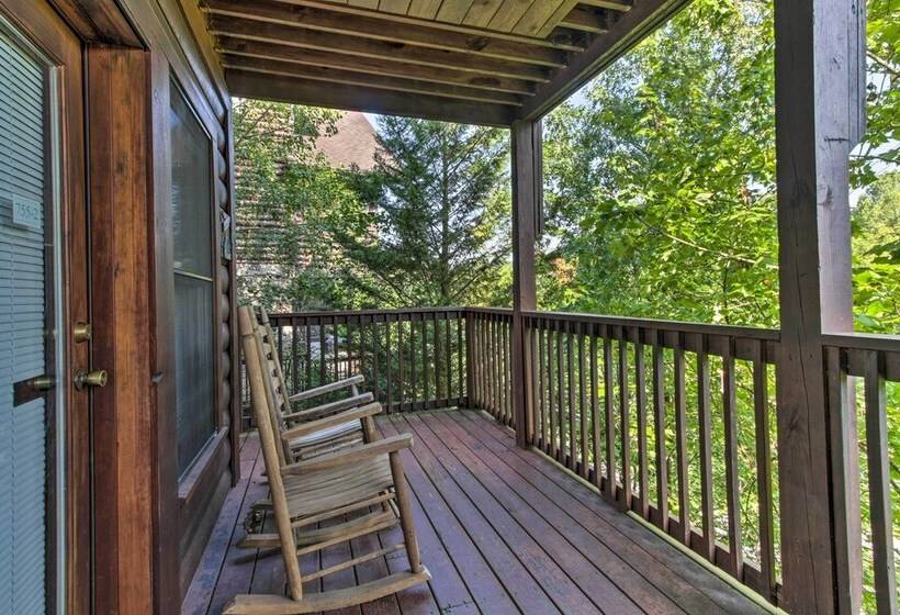 Pigeon Forge Resort Studio Cabin On Dollywood Ln!