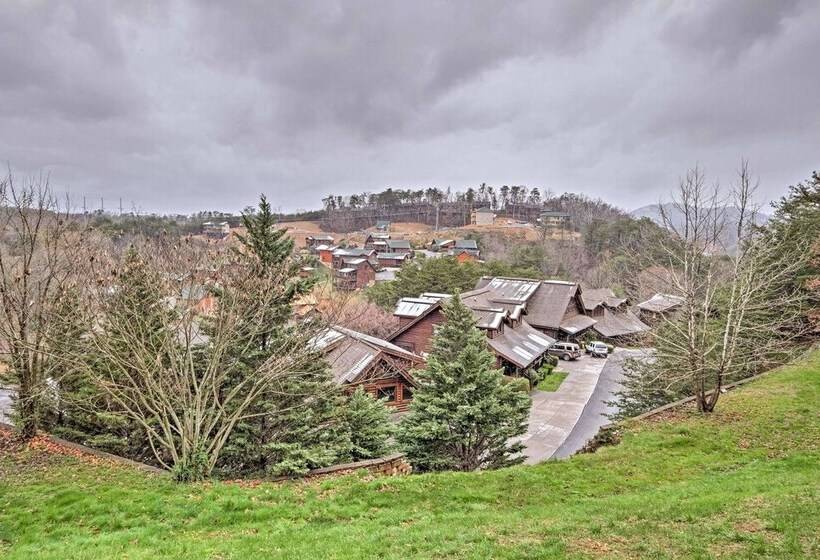 Pigeon Forge Resort Studio Cabin On Dollywood Ln!
