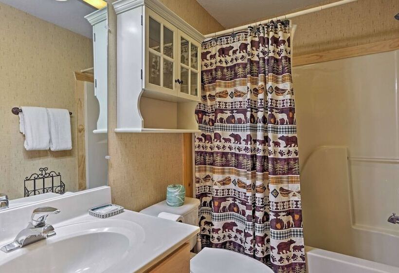 Pigeon Forge Resort Studio Cabin On Dollywood Ln!