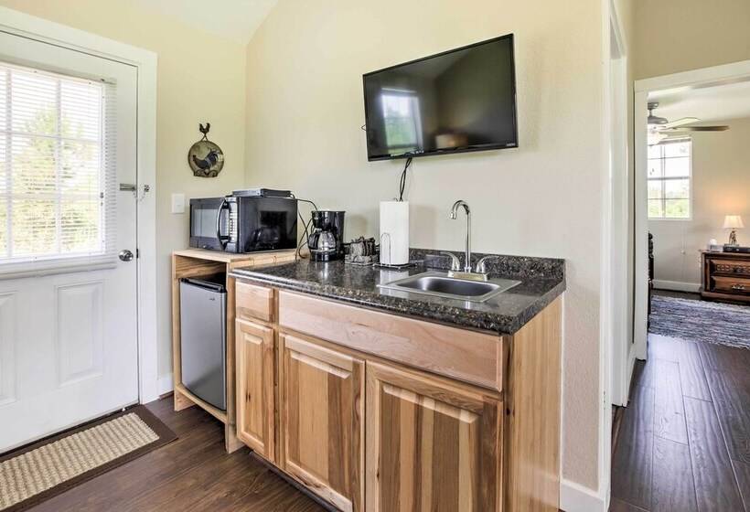 Tranquil Plantersville Cabin: Farm Animals On Site