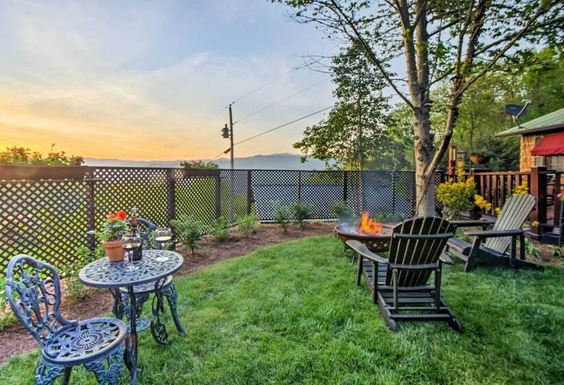 Quaint Bryson City Cottage W/ Smoky Mountain Views