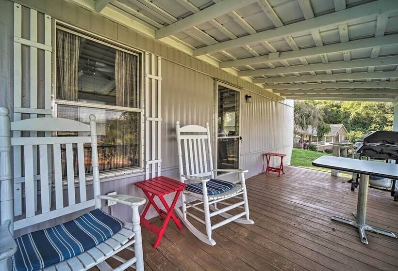 Quaint Cottage Overlooking Cherokee Reservoir