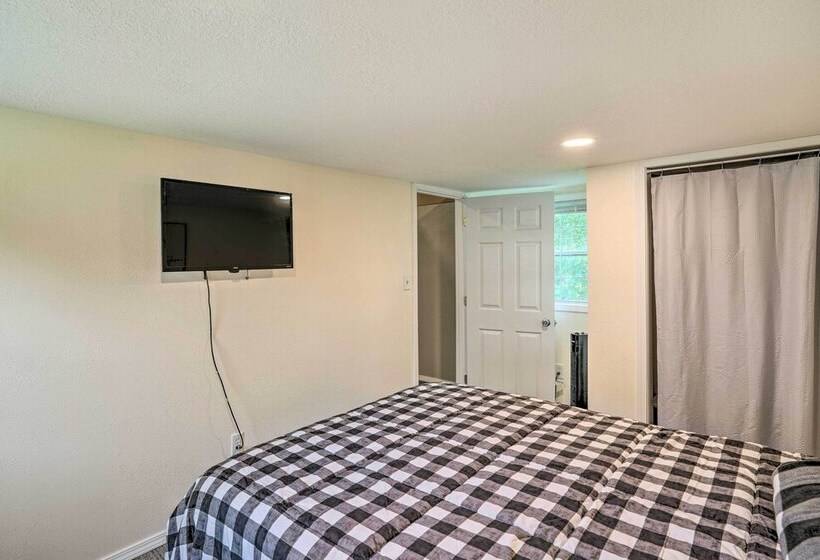 Quaint Montezuma Cabin Near Lake Ponderosa!