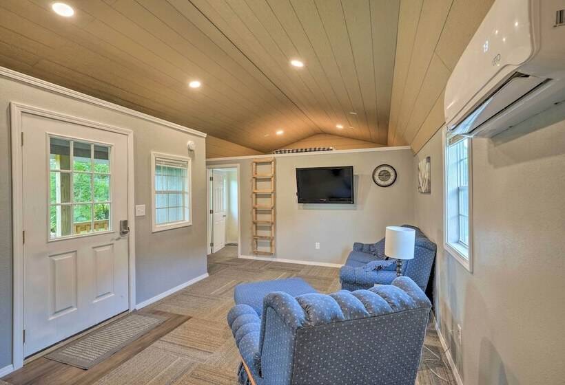 Quaint Montezuma Cabin Near Lake Ponderosa!