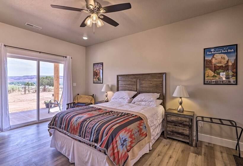 Quiet Kanab Home W/ Panoramic Views & Porch!