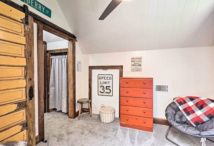 Quiet Max Meadows Cabin, 12 Acres Of Property