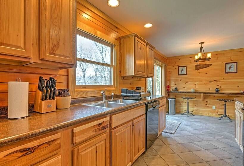 Quiet Shenandoah Cabin W/ Porch & Pastoral Views!