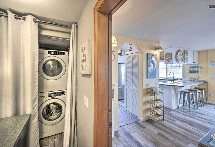 Relaxing Waterfront Escape ~ 11 Mi To Olympia