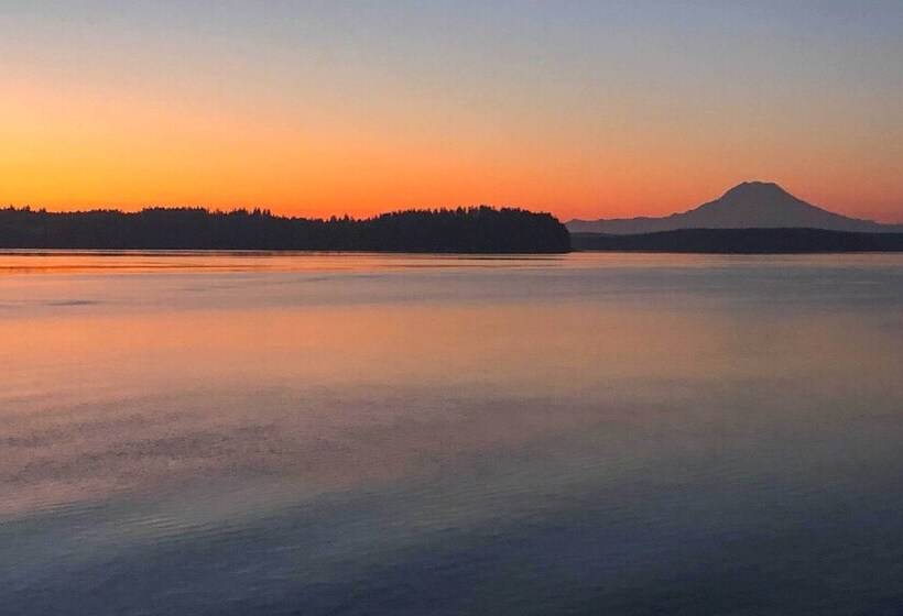 Relaxing Waterfront Escape ~ 11 Mi To Olympia