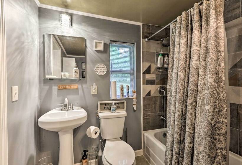 Renovated Home W/ Screened In Patio On Hwy 90!