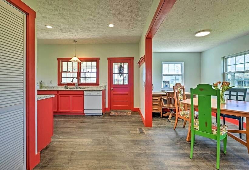 Renovated Ky Farmhouse Retreat W/ Pasture Views!