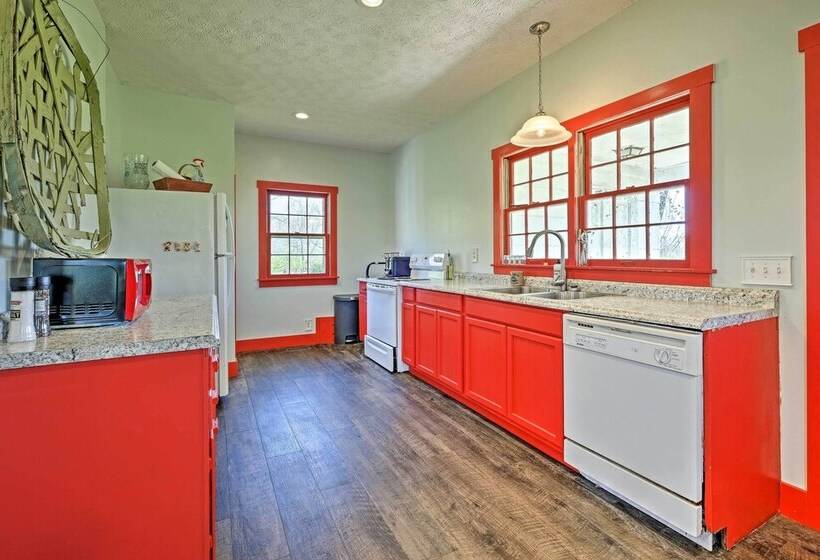 Renovated Ky Farmhouse Retreat W/ Pasture Views!