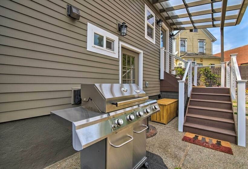 Renovated North Bend Cottage: Near Eateries!