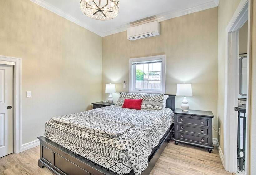 Renovated North Bend Cottage: Near Eateries!