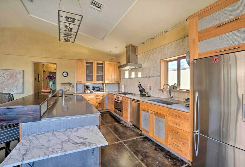 Mtn View Home W/ Fenced Backyard In Rimrock!