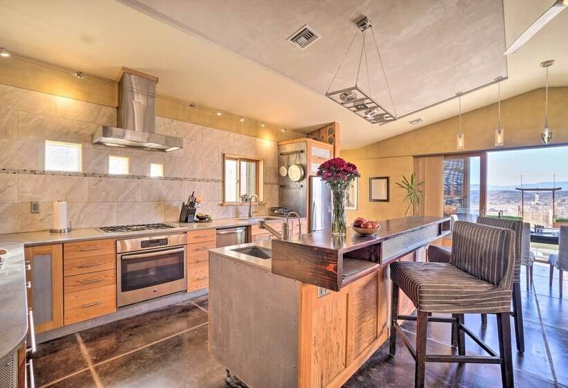 Mtn View Home W/ Fenced Backyard In Rimrock!